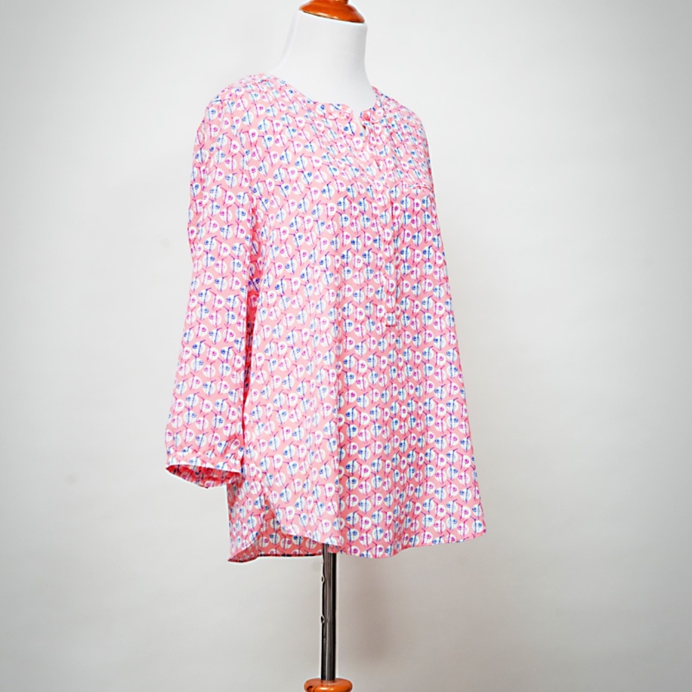 Cute pink patterned work top! - Picture 2 of 4